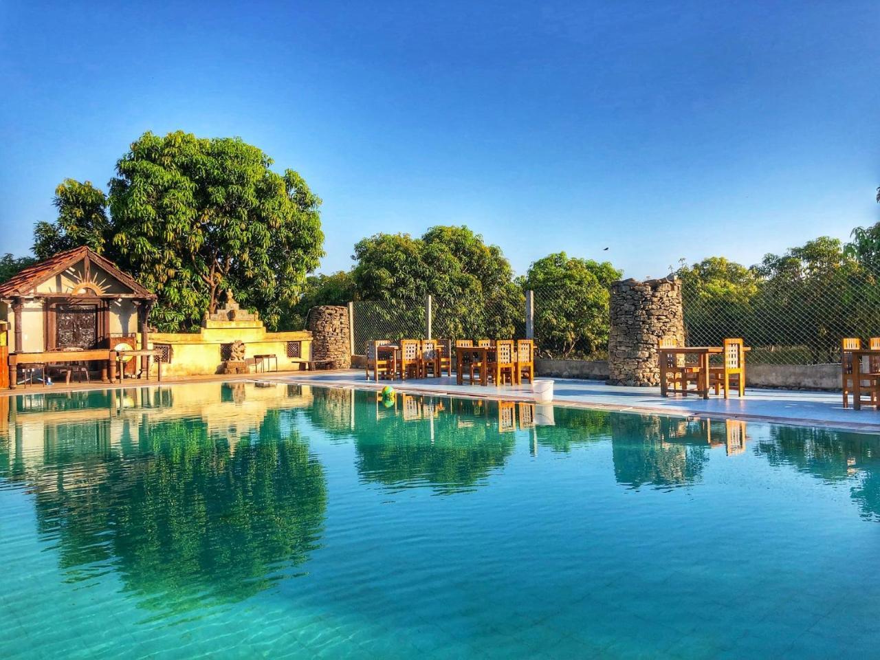 Gir Lions Paw Resort With Swimming Pool Gírský les Exteriér fotografie